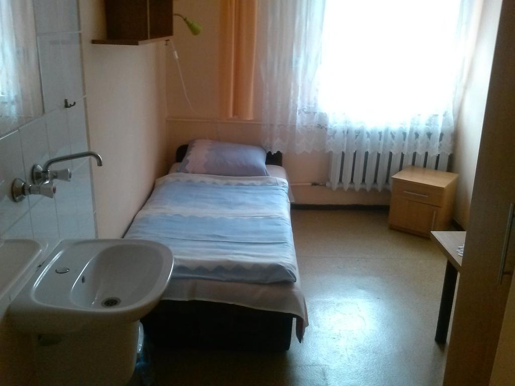 Auberge de jeunesse Pod Zielonym Kogutem à Duszniki Zdrój Chambre photo