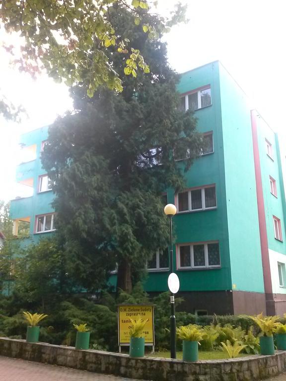 Auberge de jeunesse Pod Zielonym Kogutem à Duszniki Zdrój Extérieur photo