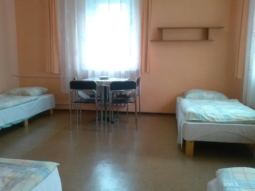 Auberge de jeunesse Pod Zielonym Kogutem à Duszniki Zdrój Chambre photo
